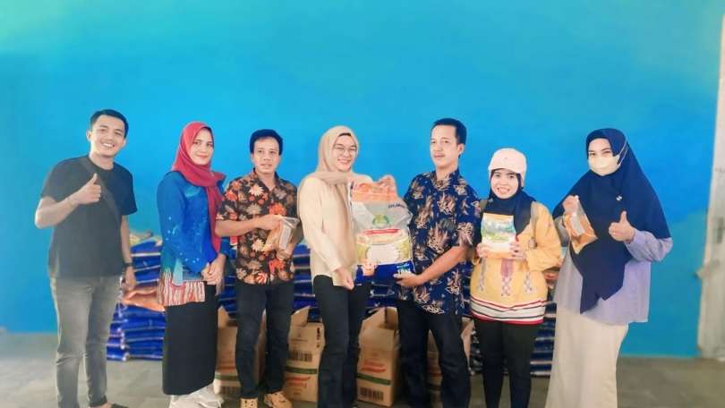 Penyerahan Bantuan 100 Paket Sembako Murah bagi Warga Kelurahan Keranggan