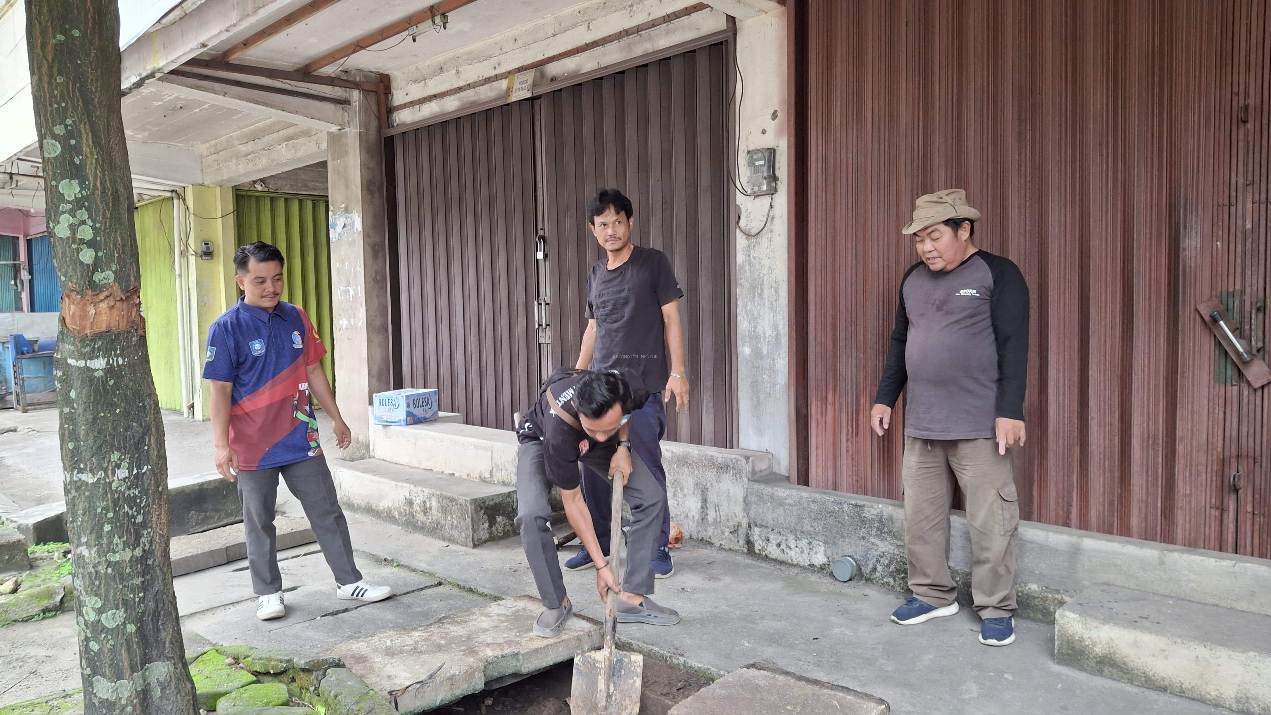 Gotong Royong Pencegahan Banjir